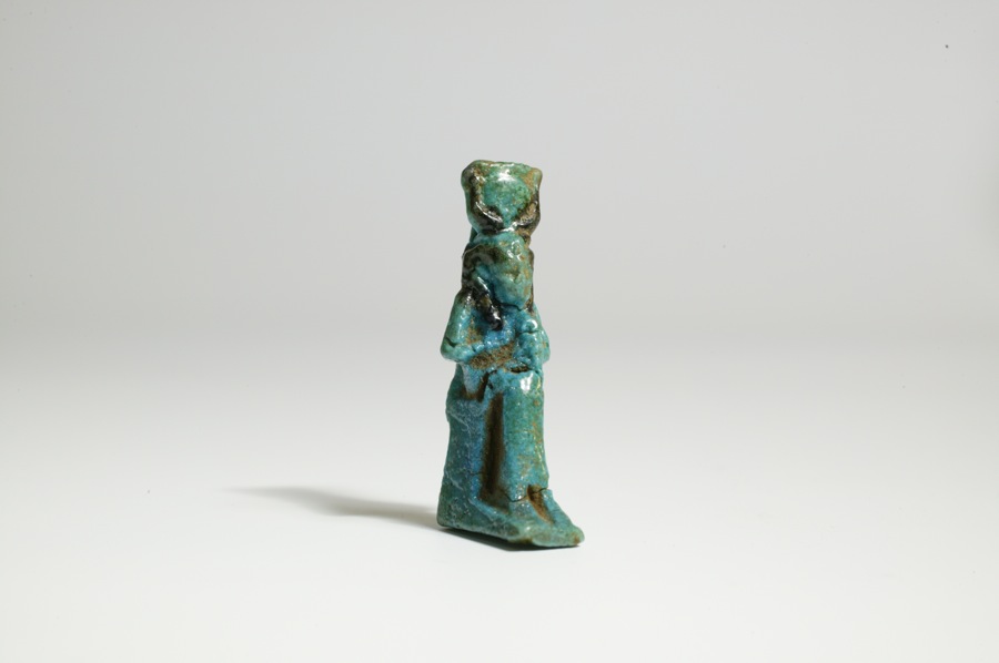 古代エジプト　ファイアンス　ホルス神を抱くイシス神のお守り01