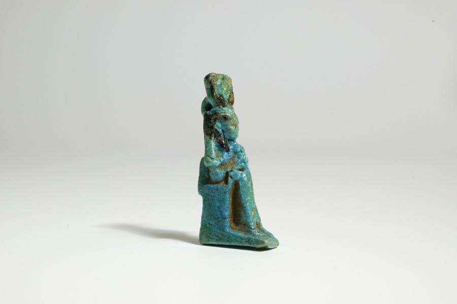 古代エジプト　ファイアンス　ホルス神を抱くイシス神のお守り02