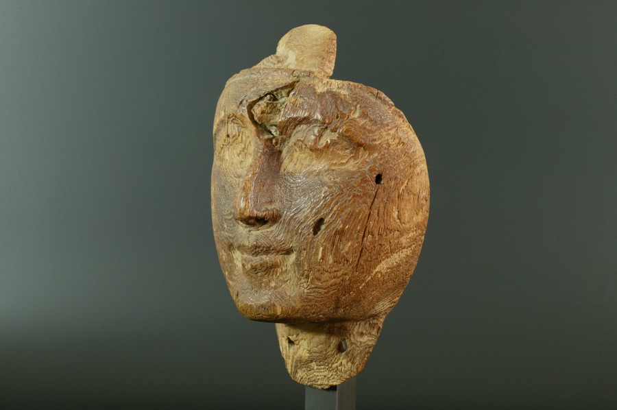 エジプト　新王国　石棺より出土した木製のマスク04