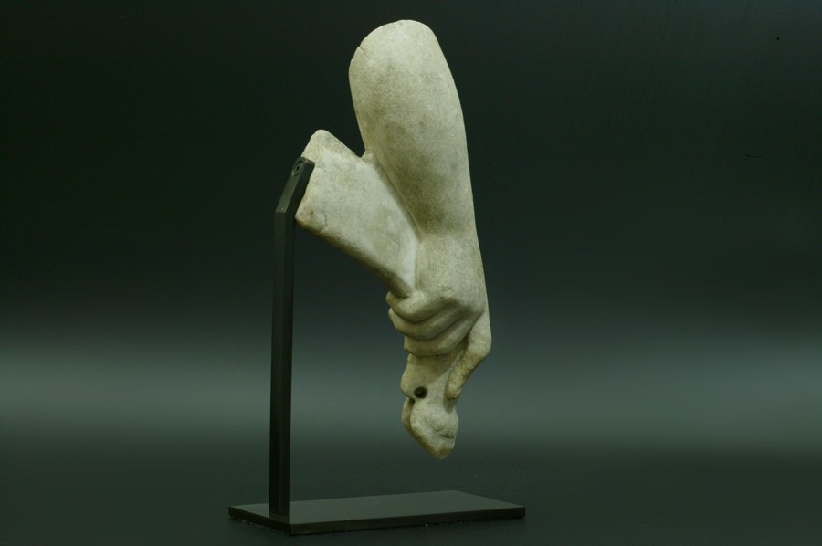 古代ローマ　大理石　彫刻 『鹿の足を握った手』