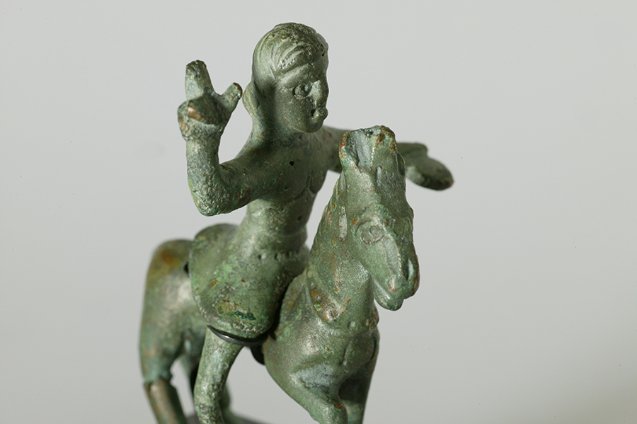 中世初期　青銅騎士像04
