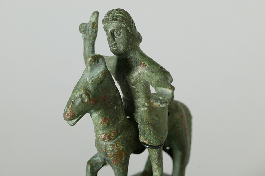 中世初期　青銅騎士像05