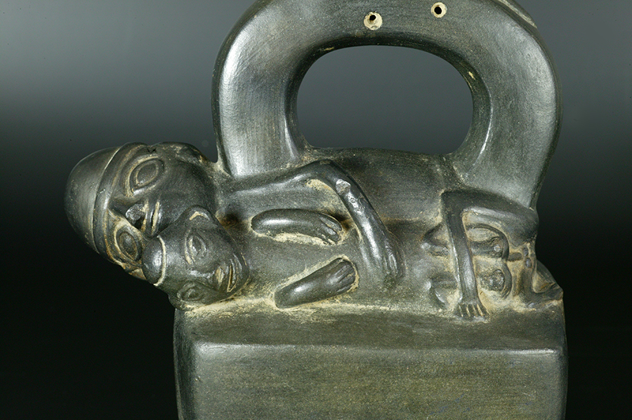 古代ペルー　チムー　黒色陶器05