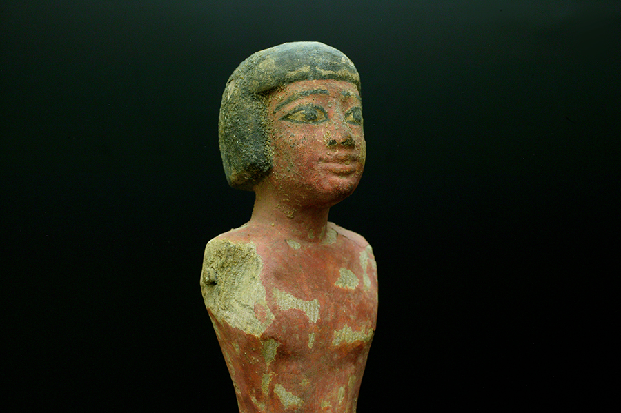 古代エジプト　役人をかたどった彩色木像05