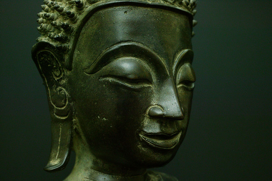 
ラオス　仏陀の胸像
05