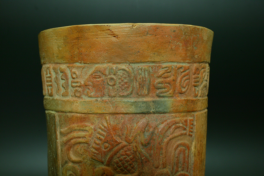 マヤ　彫刻が施された陶器 古典期後期05