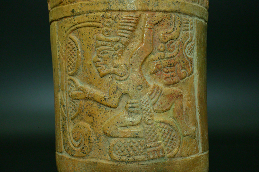 マヤ　彫刻が施された陶器 古典期後期03