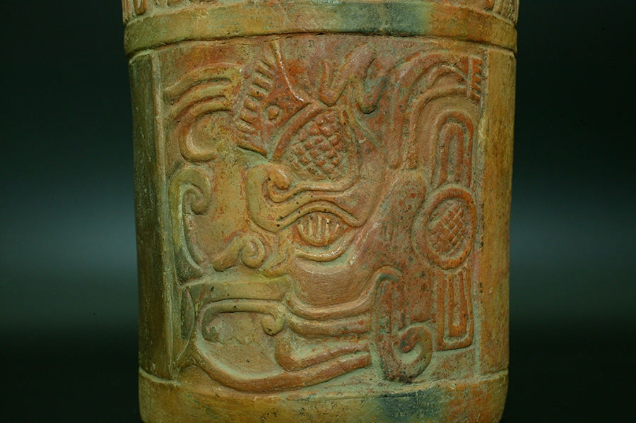マヤ　彫刻が施された陶器 古典期後期04